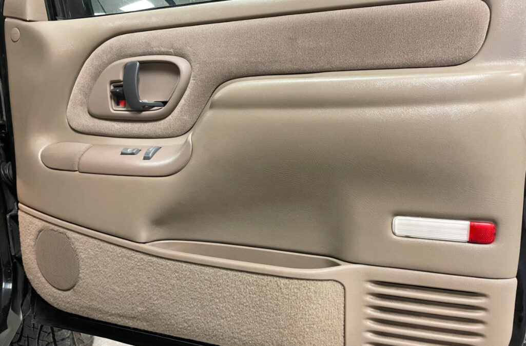 1997 Chevrolet Tahoe 2-Door (10)