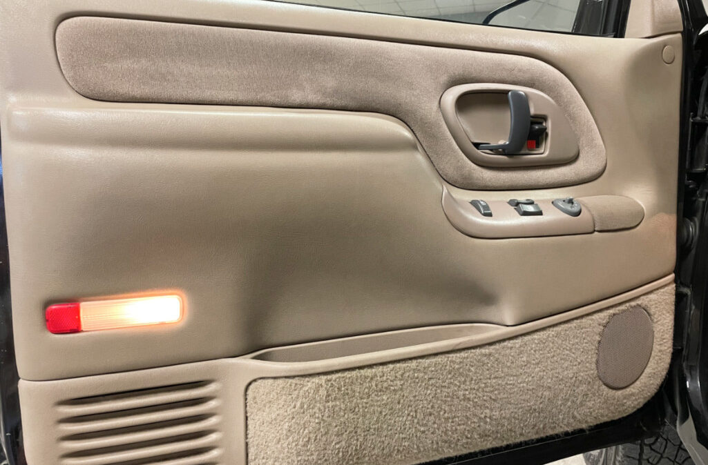 1997 Chevrolet Tahoe 2-Door (9)