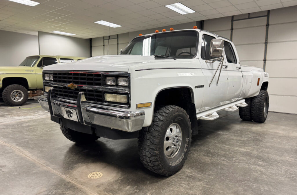 1989 Chevrolet 3500 Crew Cab Dually (1)