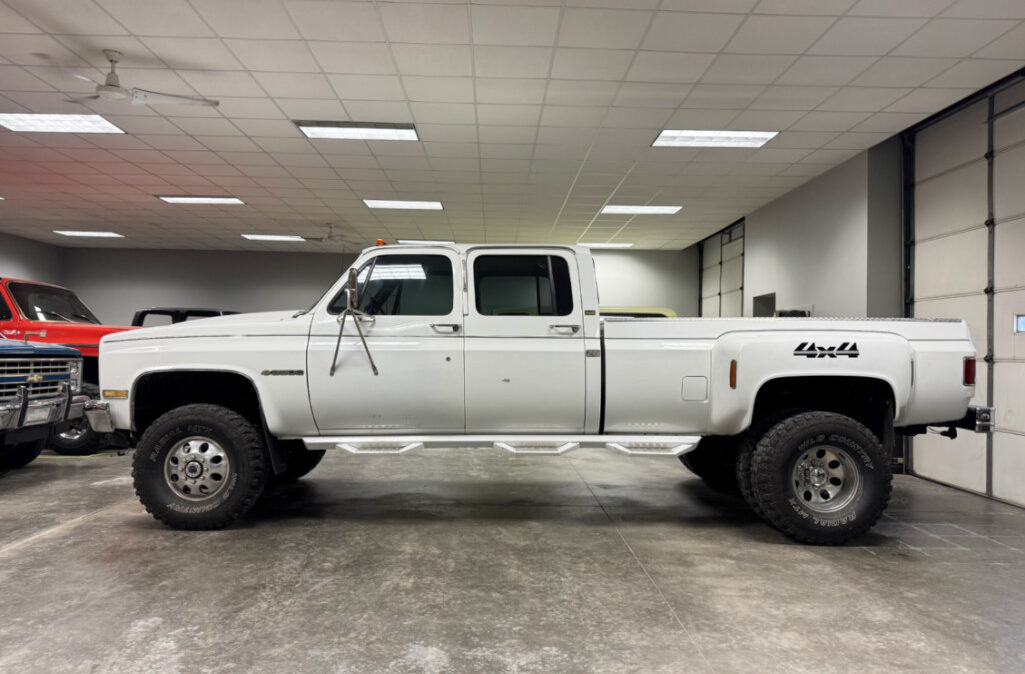 1989 Chevrolet 3500 Crew Cab Dually (2)