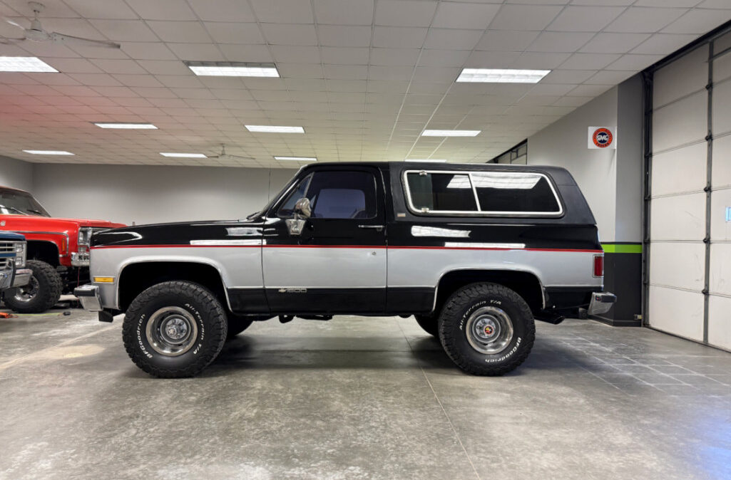 1989 Chevrolet K5 Blazer (2)