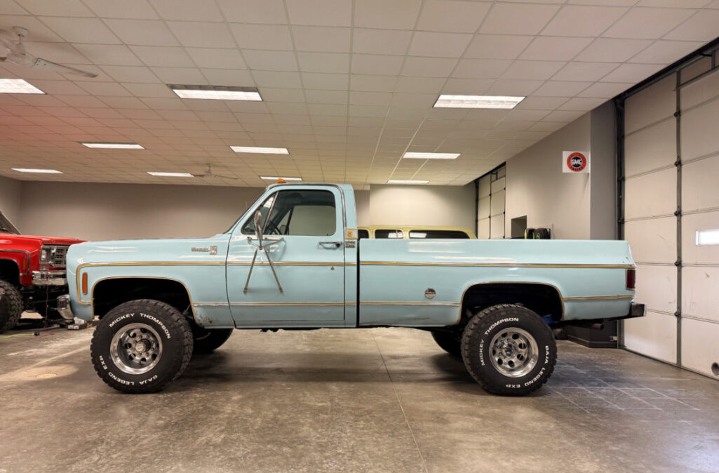 1977 Chevrolet K30 (2)
