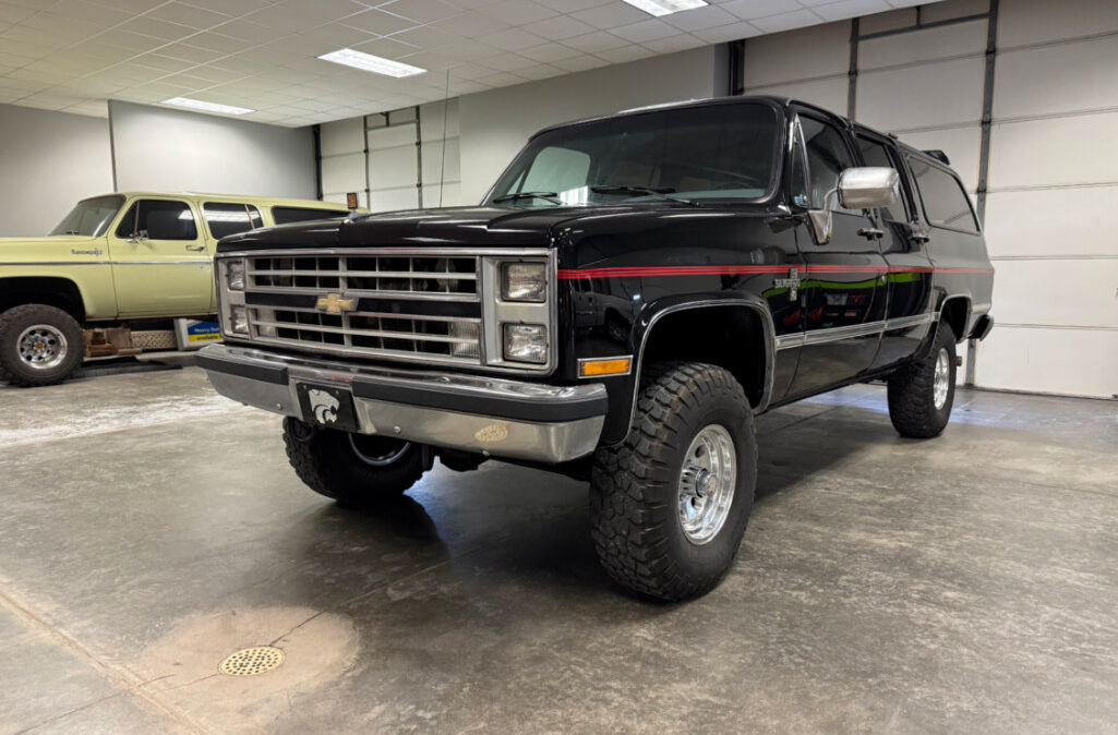 1988 Chevrolet Suburban (1)