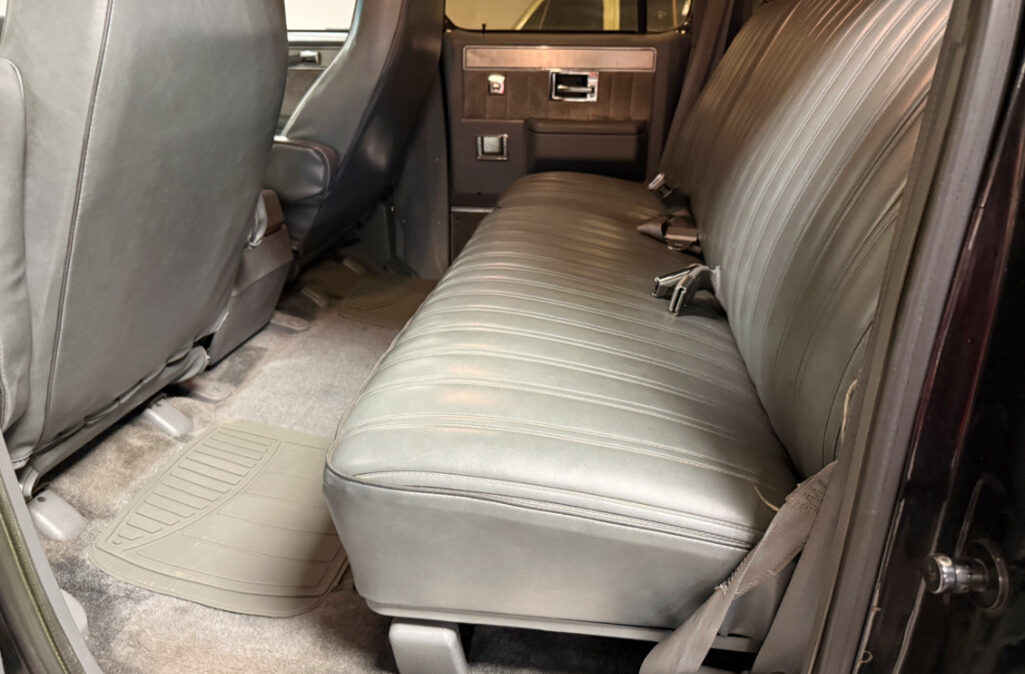 1988 Chevrolet Suburban (11)