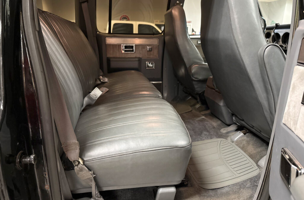 1988 Chevrolet Suburban (12)