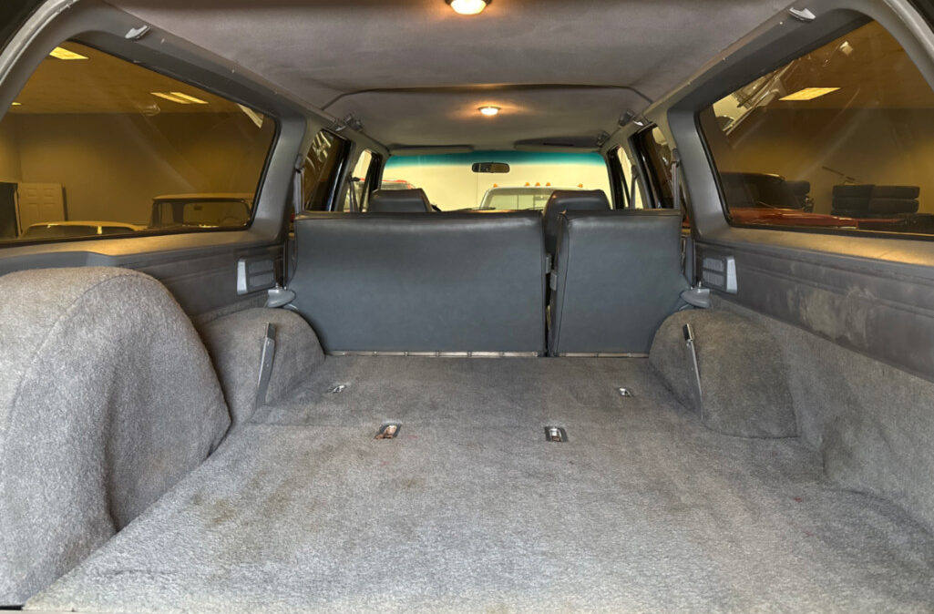 1988 Chevrolet Suburban (13)