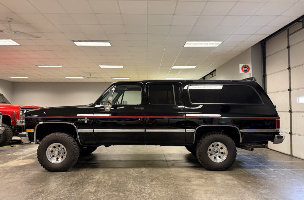 1988 Chevrolet Suburban (2)