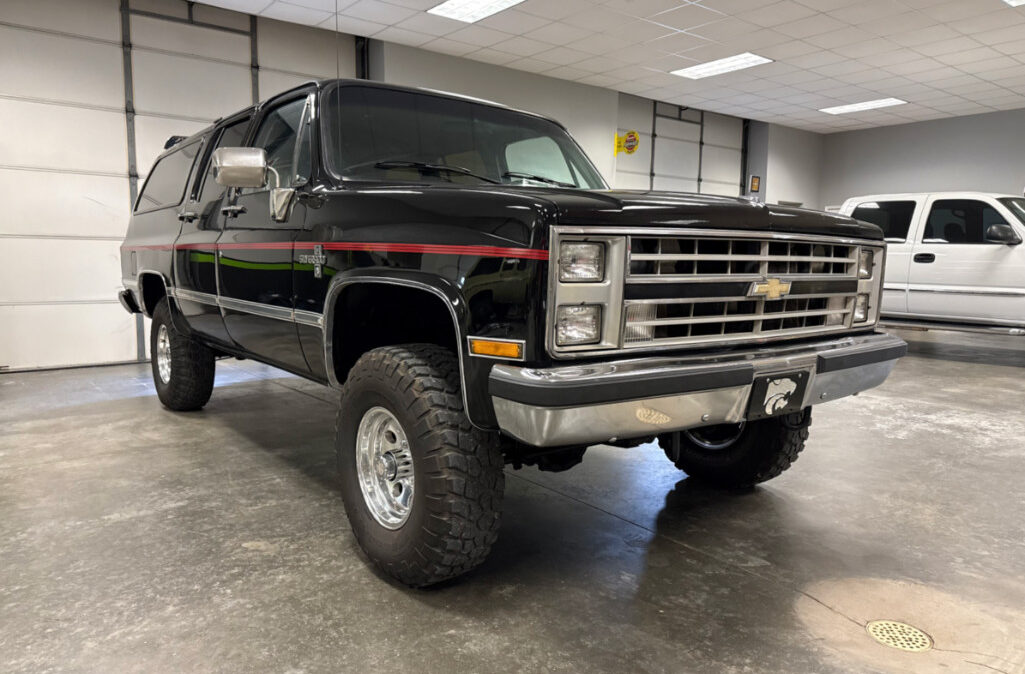 1988 Chevrolet Suburban (4)