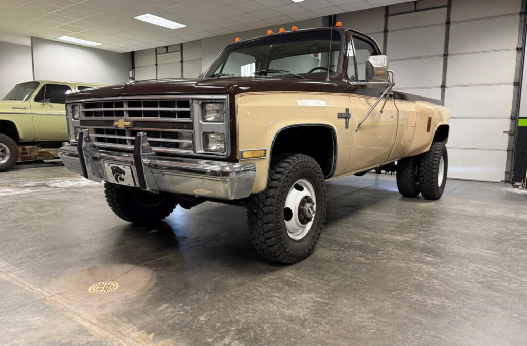 1985 Chevrolet K30 Dually (1)