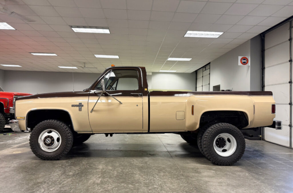 1985 Chevrolet K30 Dually (2)