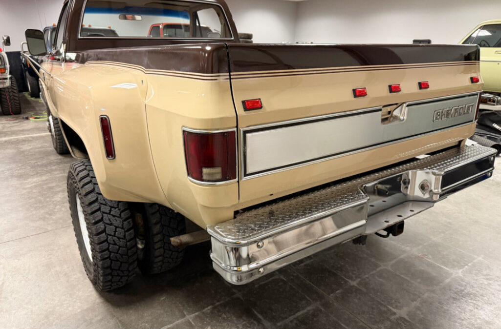 1985 Chevrolet K30 Dually (3)