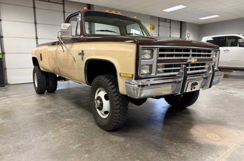 1985 Chevrolet K30 Dually (4)