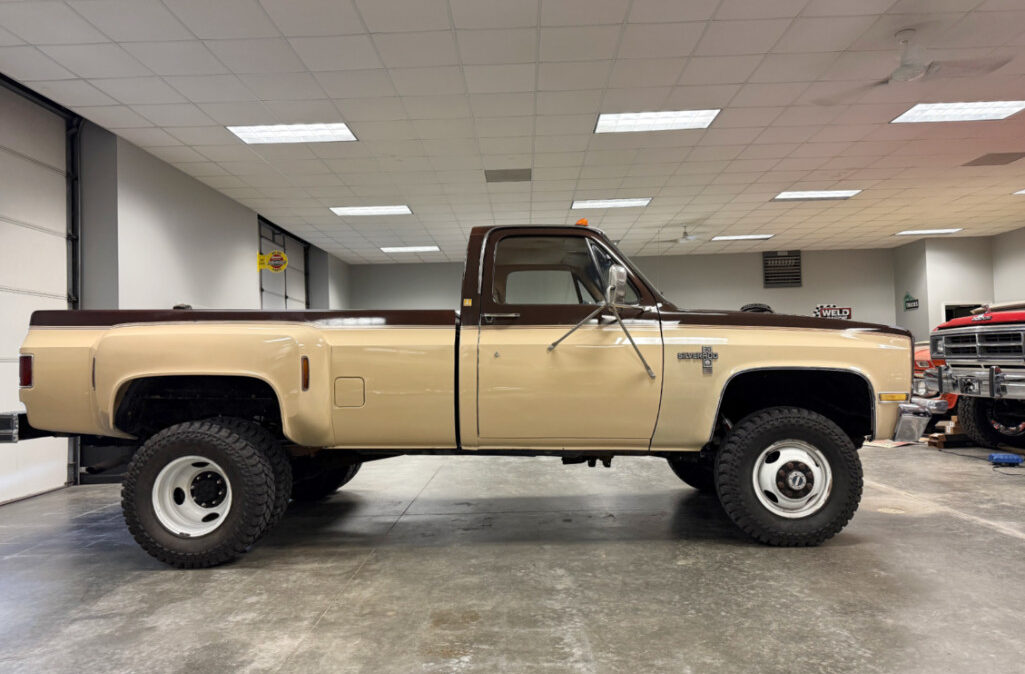1985 Chevrolet K30 Dually (5)
