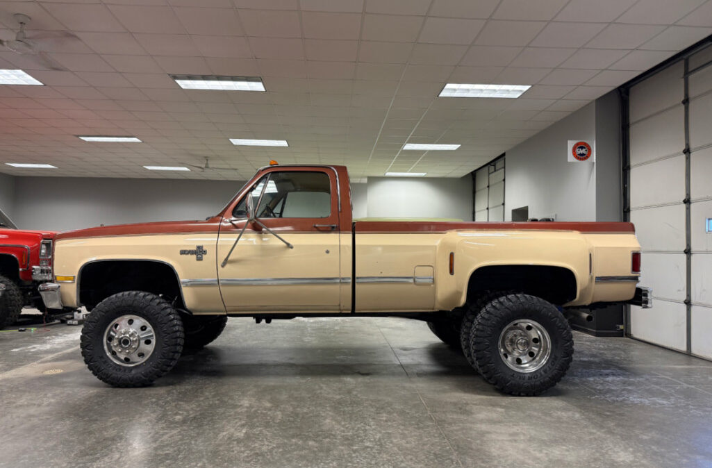 1986 Chevy K30 Dually (2)